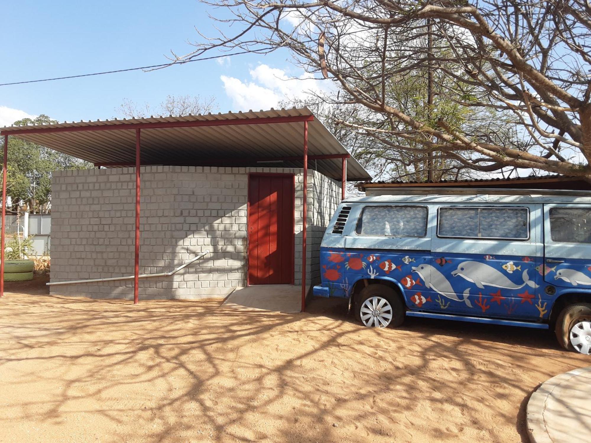 Kai-Oms Backpackers Lodge Outjo Exterior photo